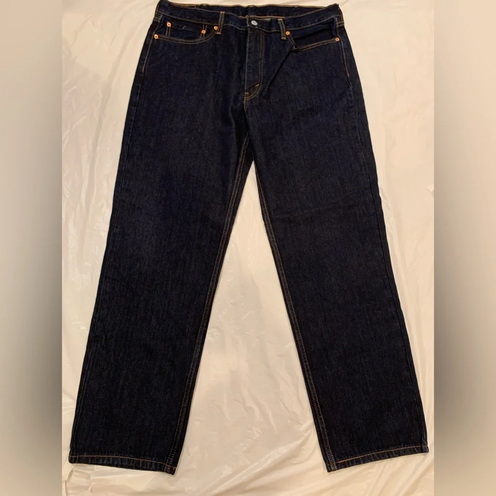 Levi’s 550 Relaxed Fit Dark Wash Men’s Jeans 38x32
